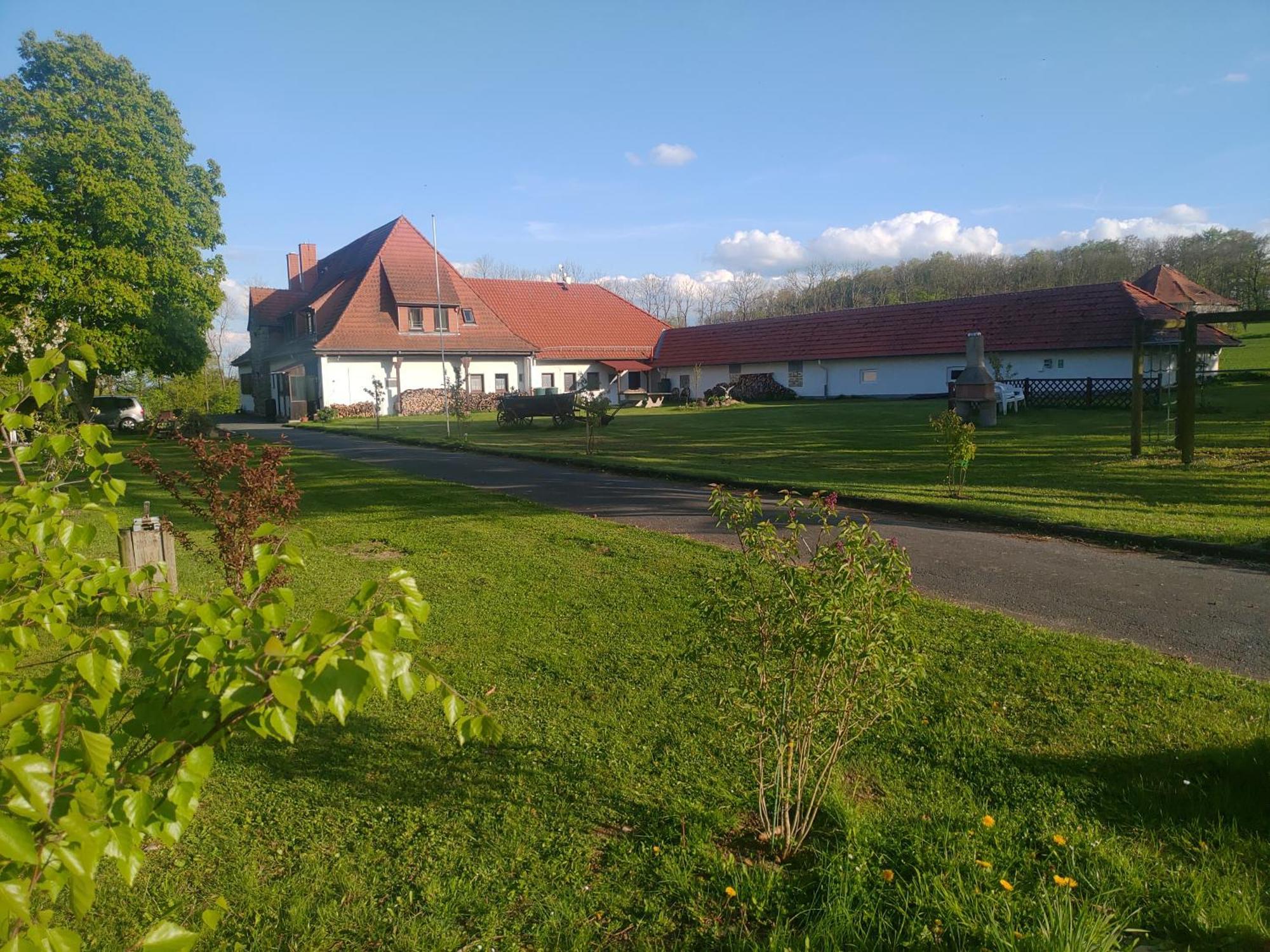 Haus Ringgau - Urlaub, Gemeinschaft Und Erlebnis Im Herzen Von Deutschland Herleshausen Exterior photo